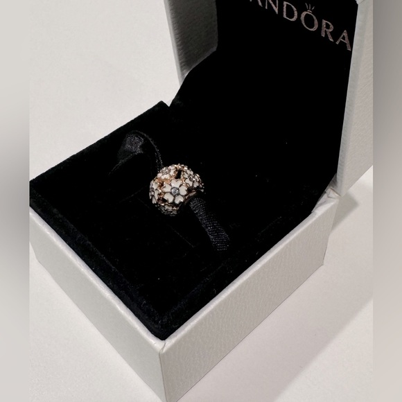 Pandora White Primrose Meadow Charm - Picture 3 of 4